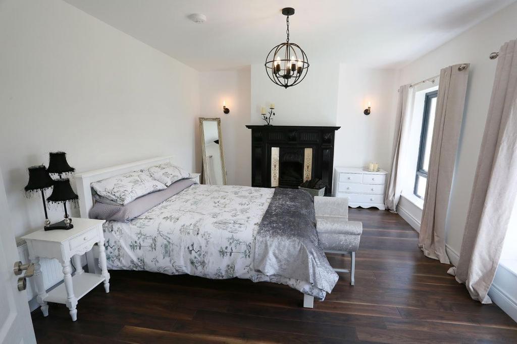 Luxury 6 Bedroom Spiddal Villa, Jacuzzi, Balcony Galway Exterior photo