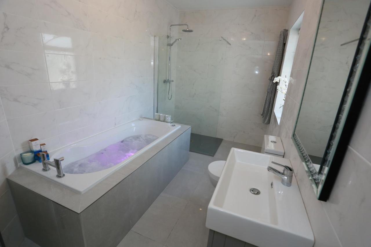 Luxury 6 Bedroom Spiddal Villa, Jacuzzi, Balcony Galway Exterior photo